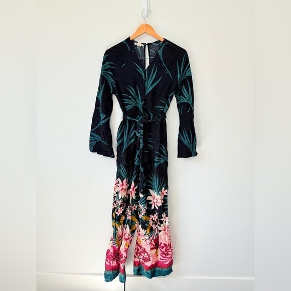 Billabong Floral Long Sleeve Belted Jumpsuit with Pockets (S) - Picture 2 of 9